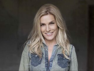 Lucille Werner belt mensen die eenzaam zijn door corona