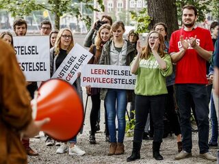 Er komt eindelijk onderzoek naar de vraag: Hebben jongeren het echt zo zwaar?
