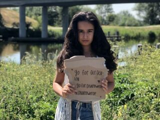 Modeontwerpster Aaliyah Saleh is 13 jaar en heeft haar eigen duurzame kledingmerk