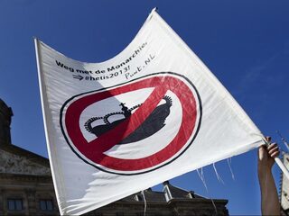 'Schaf het koningshuis maar af'