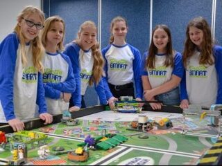 Technische meiden op weg naar het WK Lego