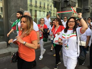 In aanloop naar de wedstrijd viel mij de liefde voor het thuisland Iran op