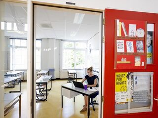 OMT-lid Károly Illy: 'Onbegrijpelijk dat de basisscholen dicht gaan'