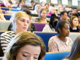 Tienduizenden studenten lopen door coronacrisis studievertraging op