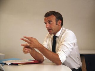 'Macron schaakt simultaan op nationale en internationale schaakborden'