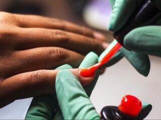 'Meld misstanden in nagelsalons'