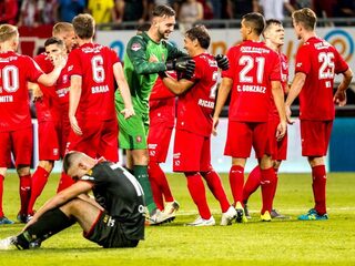 Giganten in de eerste divisie, Twente en Roda winnen