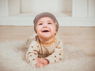 Thuiswerkende vaders voelen zich meer betrokken bij het gezin