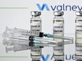 Coronavaccins die op de markt komen zijn veilig, volgens Ton de Boer van het CBG