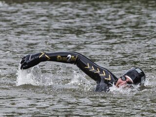Sponsorrecreanten mogen niet meezwemmen met Elfstedentocht Van der Weijden