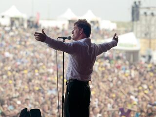 De coronacrisis in gedichten: Huub van der Lubbe (De Dijk) draagt voor