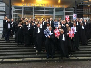 'De verantwoordelijkheid voor goede rechtsbijstand komt bij de advocaat te liggen, die dat uit eigen zak betaalt'