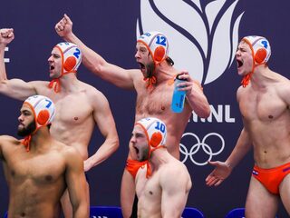 Nederlandse waterpoloërs na zinderende wedstrijd door naar kwartfinales op OKT