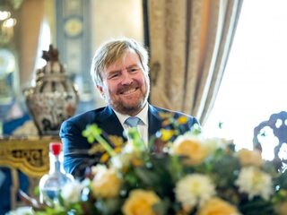 Deuk in imago Willem-Alexander door Griekse vakantie