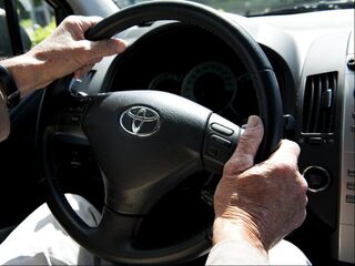 Ouderen die brokken maakten vaak zonder aanvullende rijtest weer de weg op