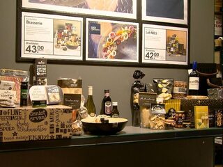 Kerstpakketten groter en duurder, maar branche vreest de cadeaubon