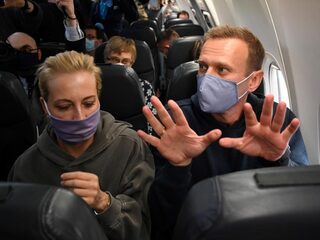 Oppositieleider Navalny onderweg naar Rusland