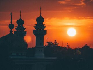 Moet de buitenlandse financiering van álle religieuze instellingen stoppen? 'Gelijke monniken, gelijke kappen'