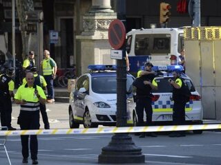 Busje rijdt in op voetgangers Barcelona, meerdere slachtoffers