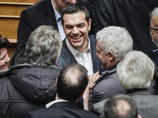 Tsipras overleeft vertrouwensstemming over nieuwe naam Macedonië