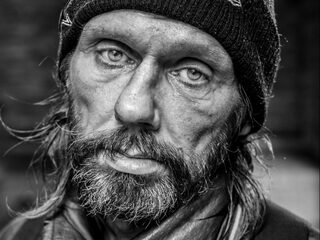 Podcast De Dag: 'Boetes voor daklozen hebben totaal geen nut'