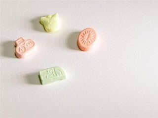 Stand.nl: De handel en productie van XTC moeten gereguleerd worden