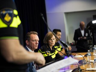 Podcast De Dag: hoe pak je een boef in het buitenland?