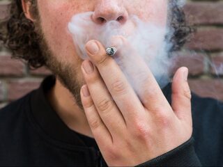 Weg vrij voor rookverbod op straat voor gemeentes