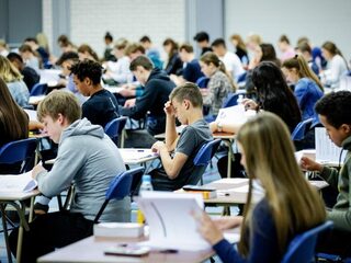 OMT-lid Illy: 'Middelbare scholieren moeten één meter afstand houden'