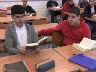 Tieners lezen steeds minder boeken