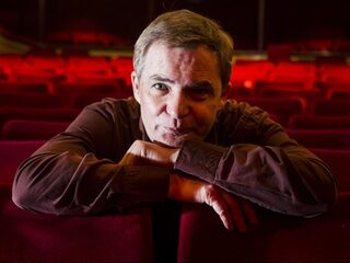 De Herman Finkers-methode: Twentse nuchterheid en absurditeit