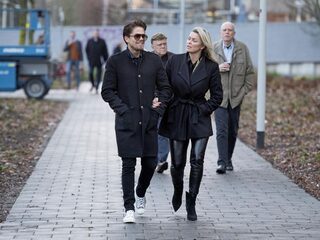 'Wie heeft besloten dat het liefdesleven van André Hazes Junior en Bridget Maasland interessant is?'