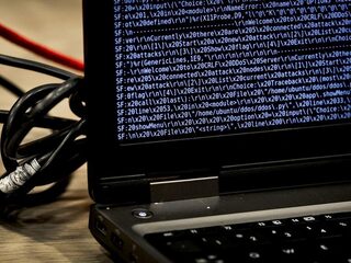 Hacker Erik gaf de hele school vrij en moest voor straf op stage