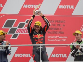 Daverend debuut voor Turk Öncü (15) in Moto3