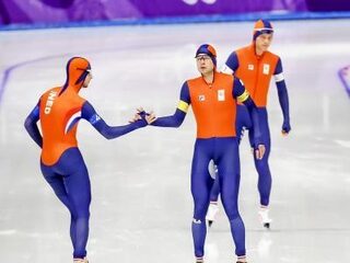 Oranje-schaatsers in halve finale ploegenachtervolging