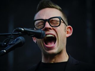 Niet uit je woorden komen maar wél kunnen zingen