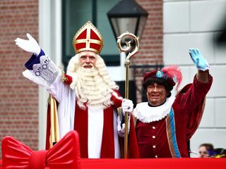 #TrendingVandaag: Zwarte Piet en nieuwe schoenen voor dokters en verplegers