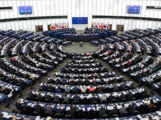 De immense lobby bij het Europees Parlement