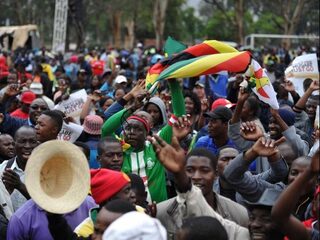 Zimbabwanen uitzinnig: 'Dit is onze onafhankelijkheidsdag'