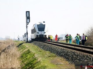 Twee doden bij ongeluk met auto en trein op overweg Harlingen