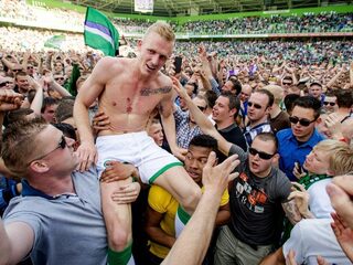 Nick van der Velden voetbalde op Bali: "Supporters gooiden stoeltjes naar ons, de ME moest ons afvoeren"