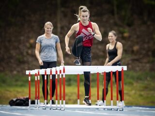 Bij gebrek aan wedstrijden dagen atleten elkaar uit op Papendal