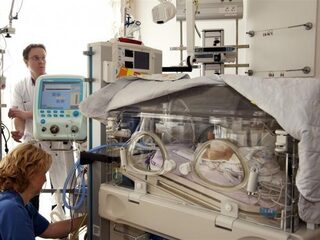 ‘Moeten extreem vroeggeboren baby's altijd behandeld worden?’