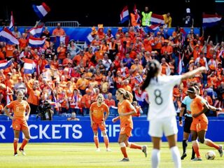 Maak jouw opstelling voor de Oranje Leeuwinnen tegen Canada