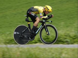 Roglic wint weer tijdrit in de Giro, Conti blijft leider