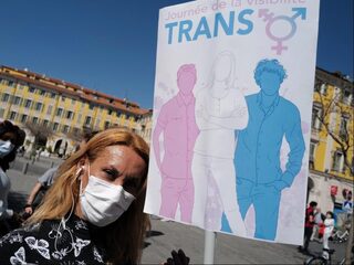 Moeten media kritischer zijn op genderingrepen bij tieners, of is dat 'transfoob'?