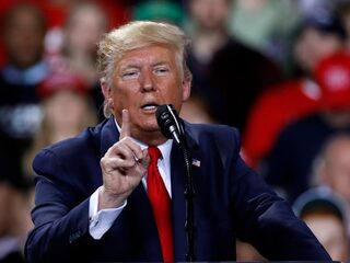 Stand.nl: De impeachment van Trump is koren op zijn molen