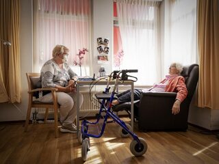 Druk in verpleeghuizen neemt toe door zieke medewerkers