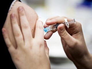 Gezondheidsraad: HPV-vaccinatie rond 9 jaar én ook voor jongens