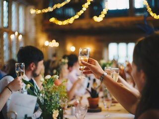 Stand.nl: 'Om oud en nieuw veilig te laten verlopen, moeten er feesten voor jongeren worden georganiseerd'